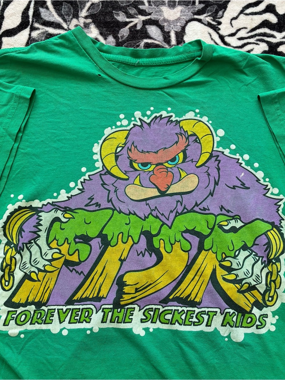 B1B - VINTAGE 00s FOREVER THE SICKEST KIDS MONSTER PUNK POP BAND T SHIRT